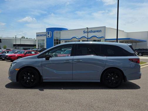 Sonic Gray Pearl 2023 Honda Odyssey Sport