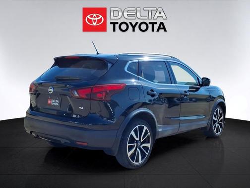 Magnetic Black 2017 Nissan Rogue Sport SL