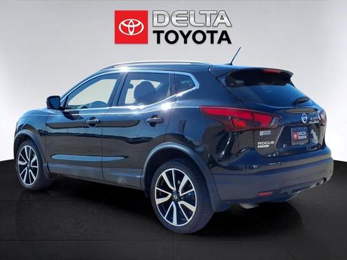 Magnetic Black 2017 Nissan Rogue Sport SL