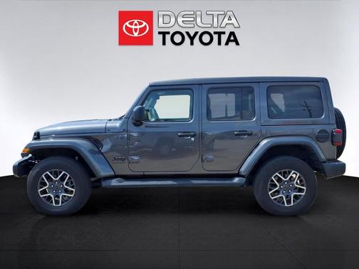 Granite Crystal Metallic Clearcoat 2025 Jeep Wrangler 4-Door Sahara 4x4