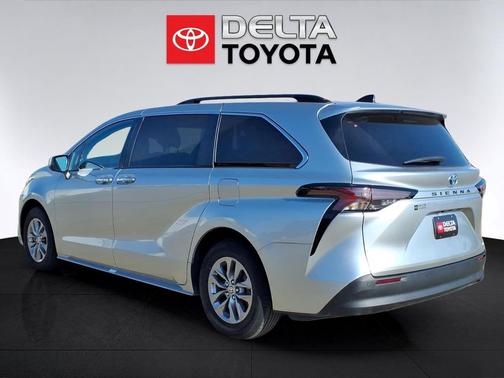 Celestial Silver Metallic 2023 Toyota Sienna XLE