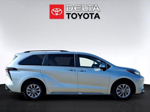 Celestial Silver Metallic 2023 Toyota Sienna XLE
