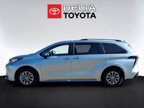 Celestial Silver Metallic 2023 Toyota Sienna XLE