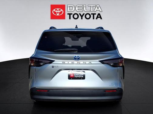 Celestial Silver Metallic 2023 Toyota Sienna XLE