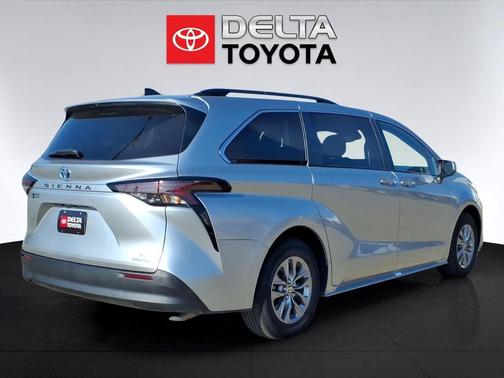 Celestial Silver Metallic 2023 Toyota Sienna XLE