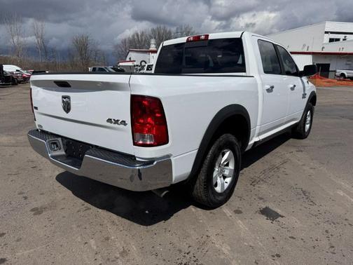 Bright White Clearcoat 2014 RAM 1500 SLT