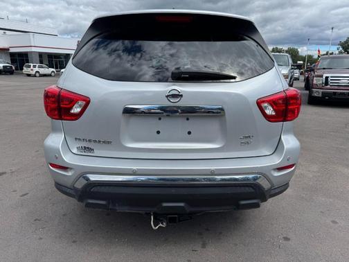 2017 Nissan Pathfinder SL