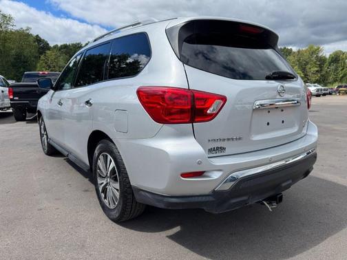 2017 Nissan Pathfinder SL