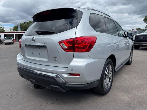 2017 Nissan Pathfinder SL