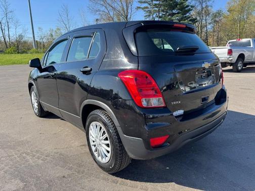Mosaic Black Metallic 2017 Chevrolet Trax LS