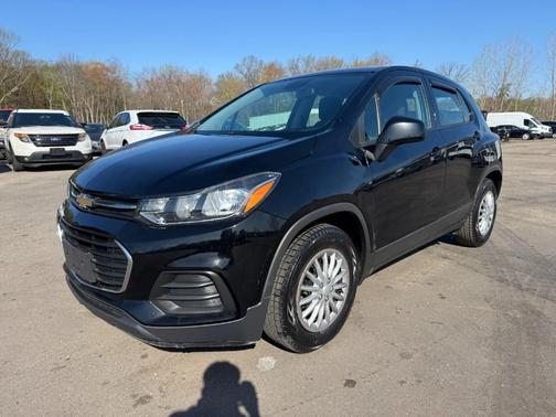 Mosaic Black Metallic 2017 Chevrolet Trax LS
