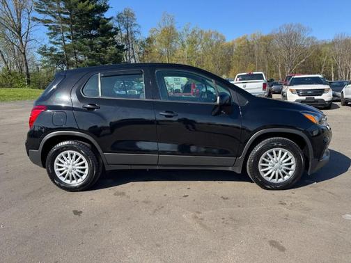 Mosaic Black Metallic 2017 Chevrolet Trax LS