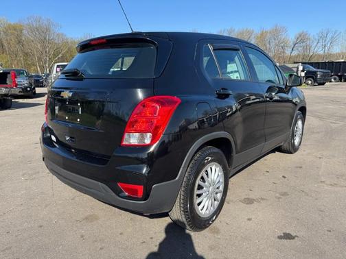 Mosaic Black Metallic 2017 Chevrolet Trax LS