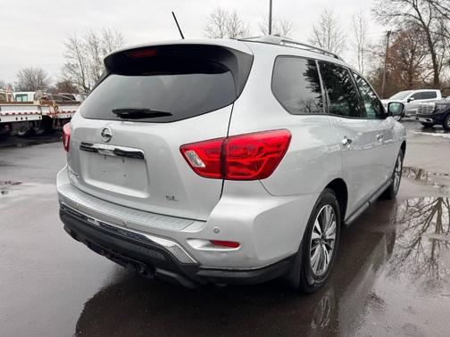 2017 Nissan Pathfinder SL