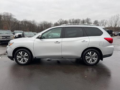 2017 Nissan Pathfinder SL