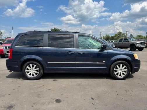 2009 Chrysler Town & Country Touring