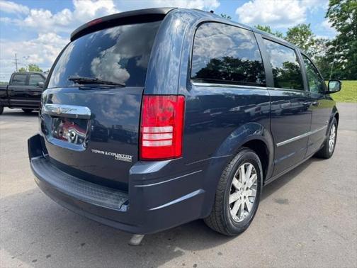 2009 Chrysler Town & Country Touring