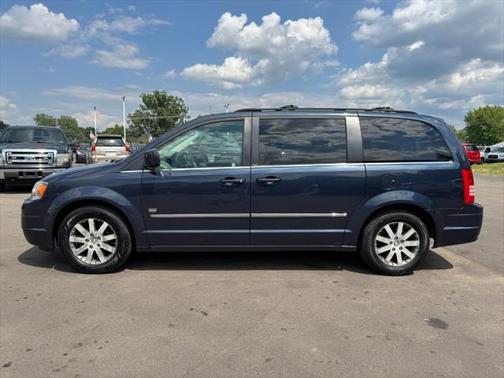 2009 Chrysler Town & Country Touring