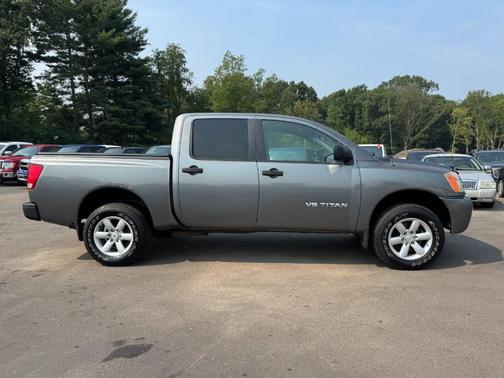 2014 Nissan Titan SV