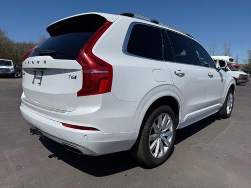 2017 Volvo XC90 T6 Momentum
