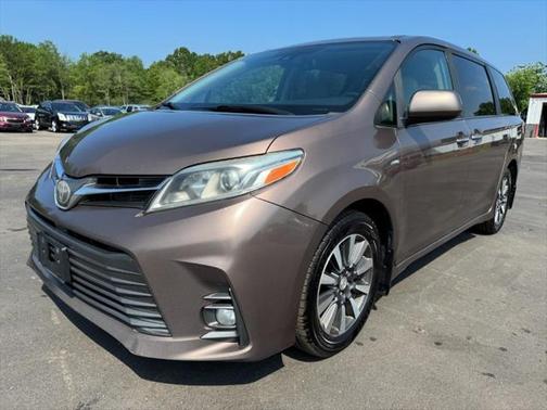 2018 Toyota Sienna XLE