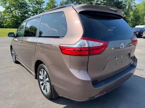 2018 Toyota Sienna XLE
