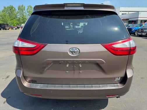 2018 Toyota Sienna XLE