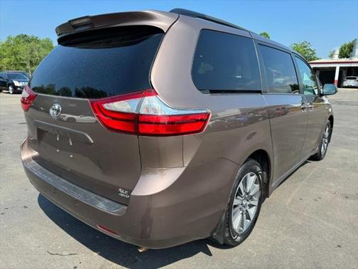 2018 Toyota Sienna XLE
