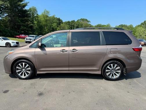 2018 Toyota Sienna XLE