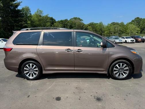 2018 Toyota Sienna XLE