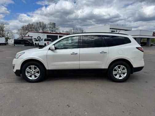 White 2014 Chevrolet Traverse 2LT