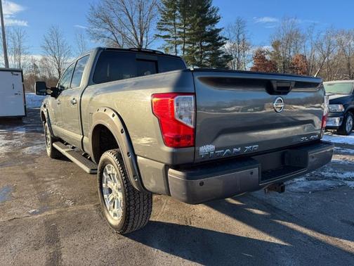 2016 Nissan Titan XD SL