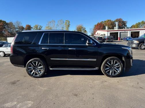 2017 Cadillac Escalade Luxury