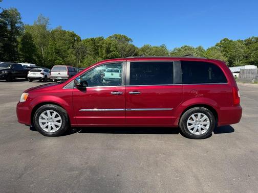 Brilliant Black Crystal Pearlcoat 2012 Chrysler Town & Country Touring-L