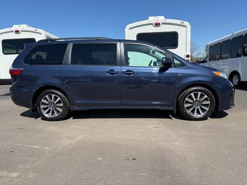 2018 Toyota Sienna LE