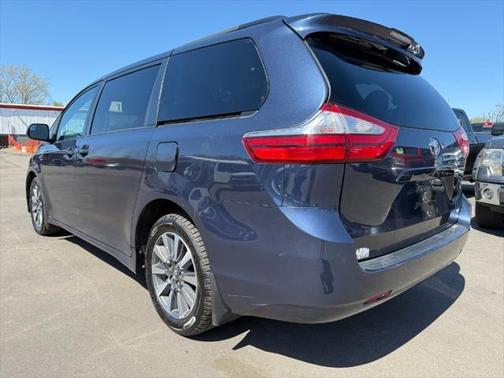 2018 Toyota Sienna LE