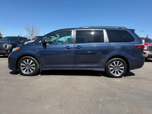2018 Toyota Sienna LE