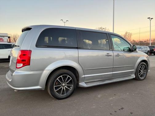 Billet Silver Metallic Clearcoat 2014 Dodge Grand Caravan AVP/SE