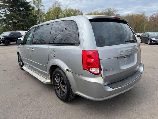 Billet Silver Metallic Clearcoat 2014 Dodge Grand Caravan AVP/SE
