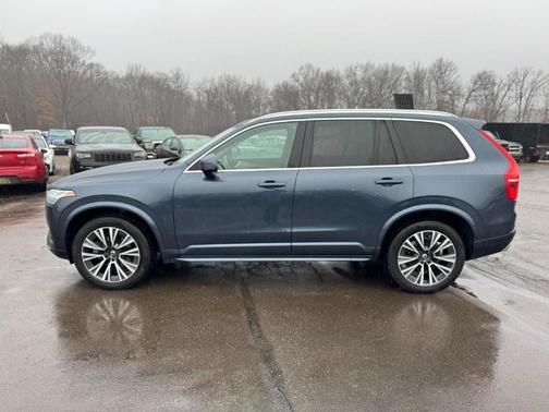 2021 Volvo XC90 T6 Momentum
