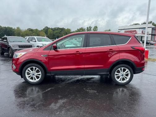 Ruby Red Metallic Tinted Clearcoat 2019 Ford Escape SE