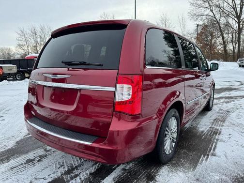 2015 Chrysler Town & Country Touring-L