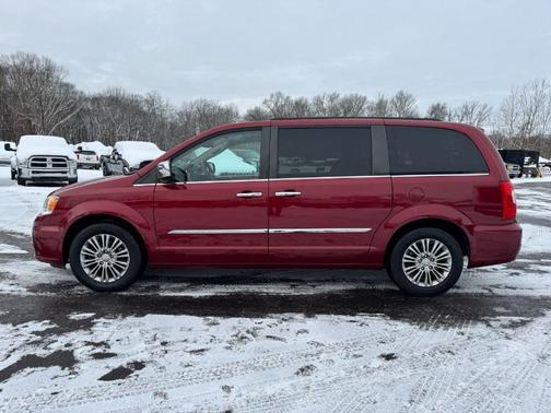 2015 Chrysler Town & Country Touring-L