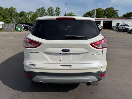 White Platinum Metallic Tri-Coat 2016 Ford Escape SE
