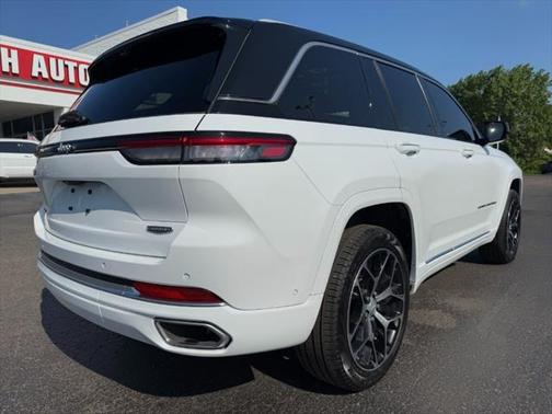2022 Jeep Grand Cherokee Summit
