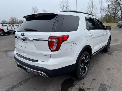 White 2016 Ford Explorer XLT