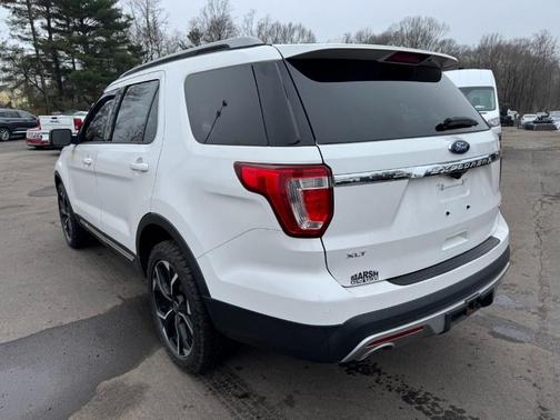 White 2016 Ford Explorer XLT