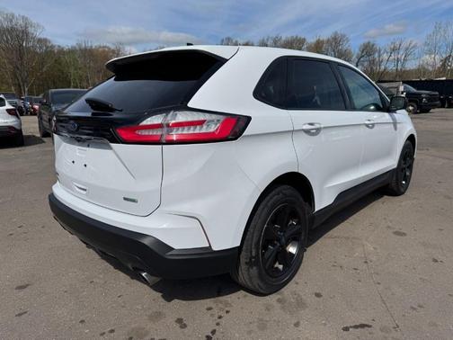 Oxford White 2019 Ford Edge SE