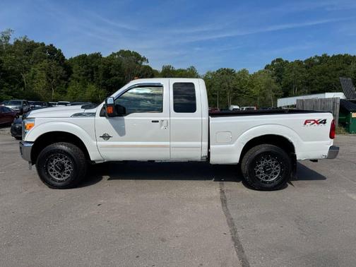 White 2012 Ford F-250 Lariat