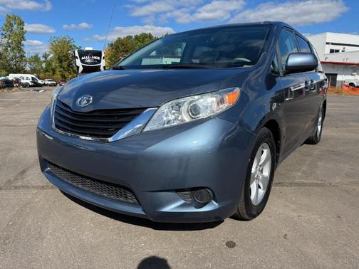 2014 Toyota Sienna LE